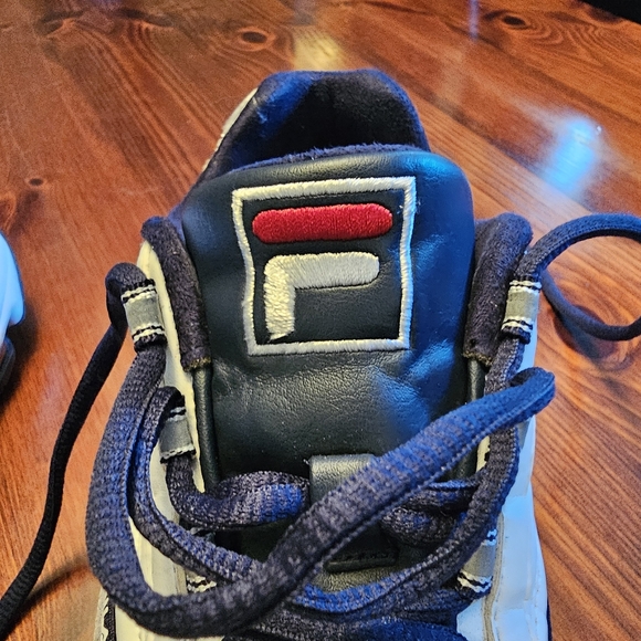 Fila dragster athletic shoes in very good used condition. Size 7.5 - Picture 9 of 9